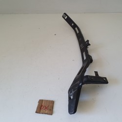 STAFFA SUPPORTO PEDANA DESTRA PIAGGIO X9 250 2000 2001 01