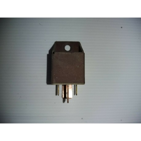 RELE TELERUTTORE AVVIAMENTO ACCENSIONE PIAGGIO ZIP 50 4T 2000 2001 2005